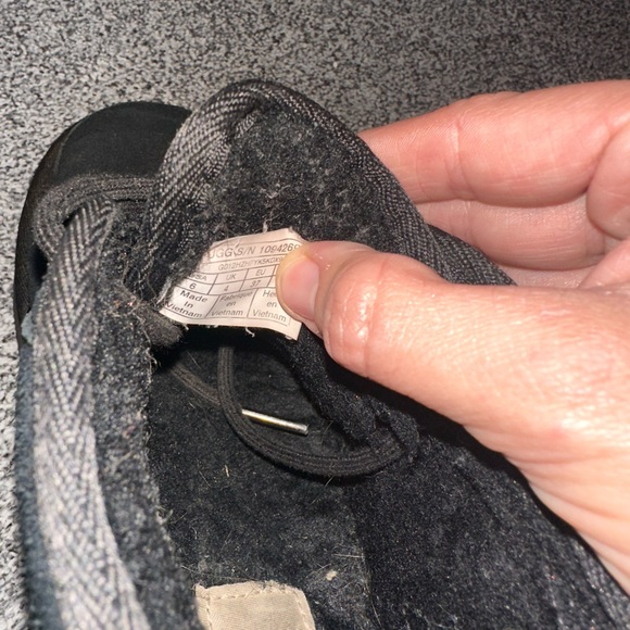 UGG Australia Neumel Boot - Picture 7 of 9